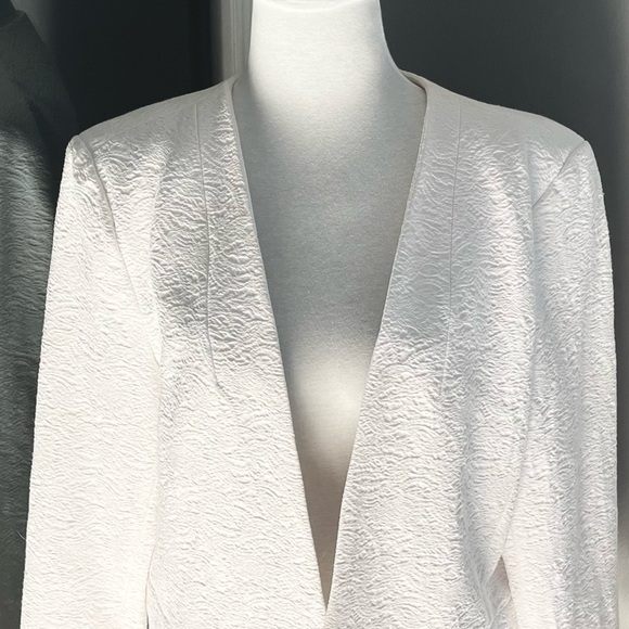 NWOT-Metaphor-Crop Jacket/Blazer~Size XL~White~Textured Fabric - Picture 2 of 7